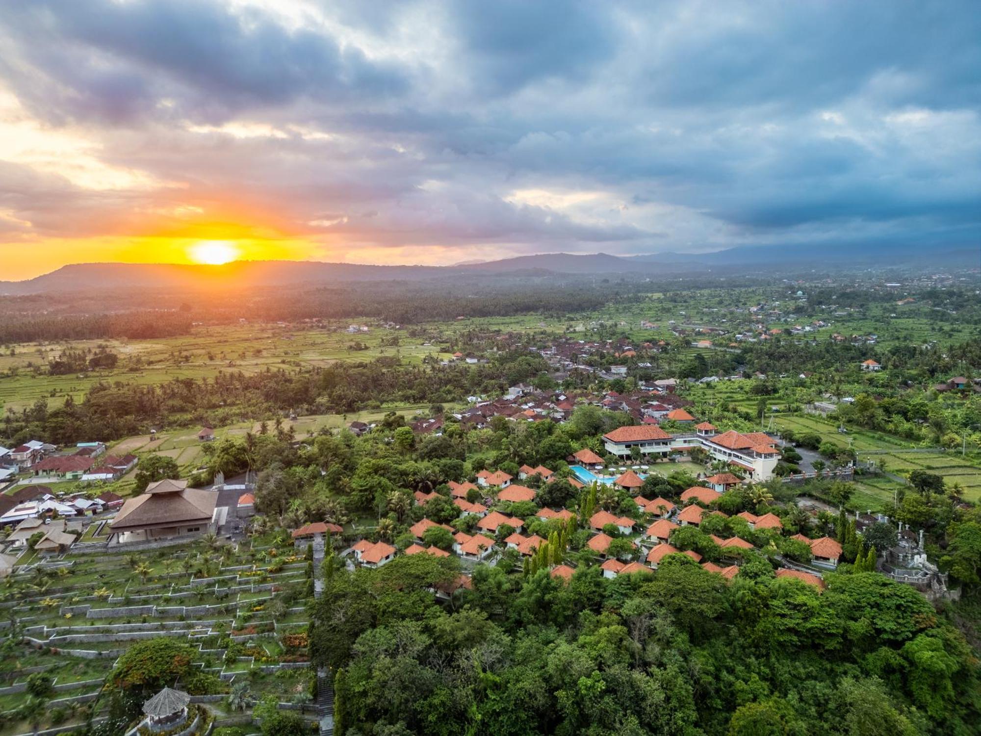 Taman Surgawi Resort & Spa Jasri Exterior foto